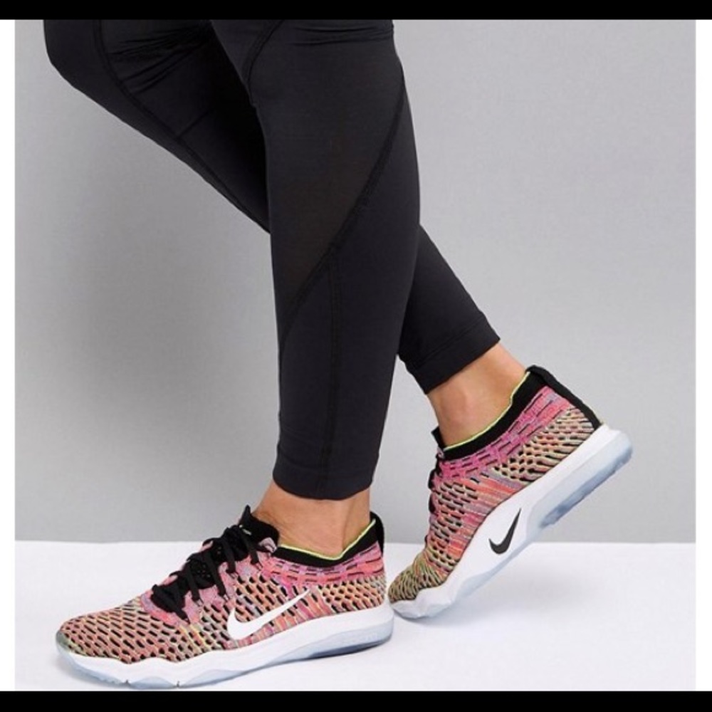 NIKE AIR ZOOM FEARLESS FLYKNIT - WOMEN'S size 6